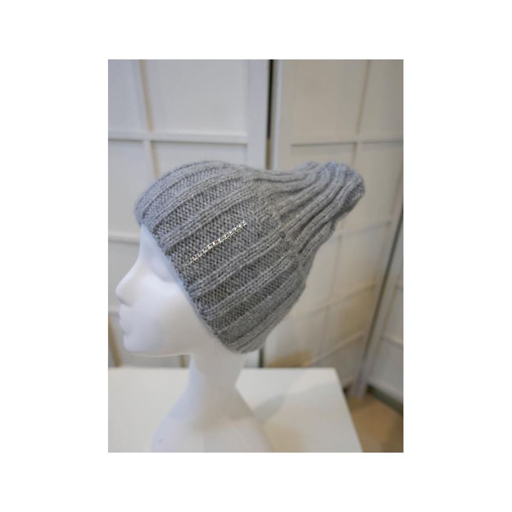 Szara czapka z akrylowej wełny
