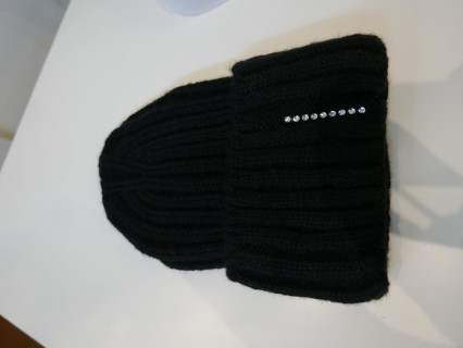 Czarna czapka z akrylowej wełny