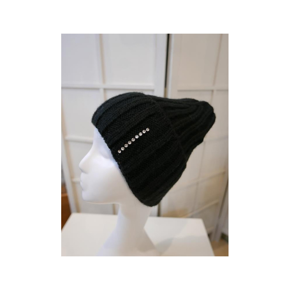 Czarna czapka z akrylowej wełny