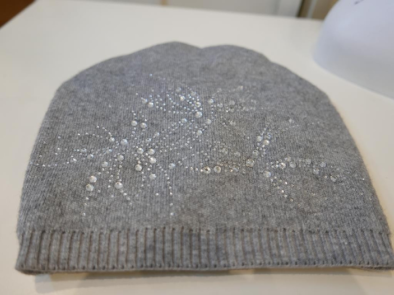 Szary melanż czapka z cyrkoniami akryl