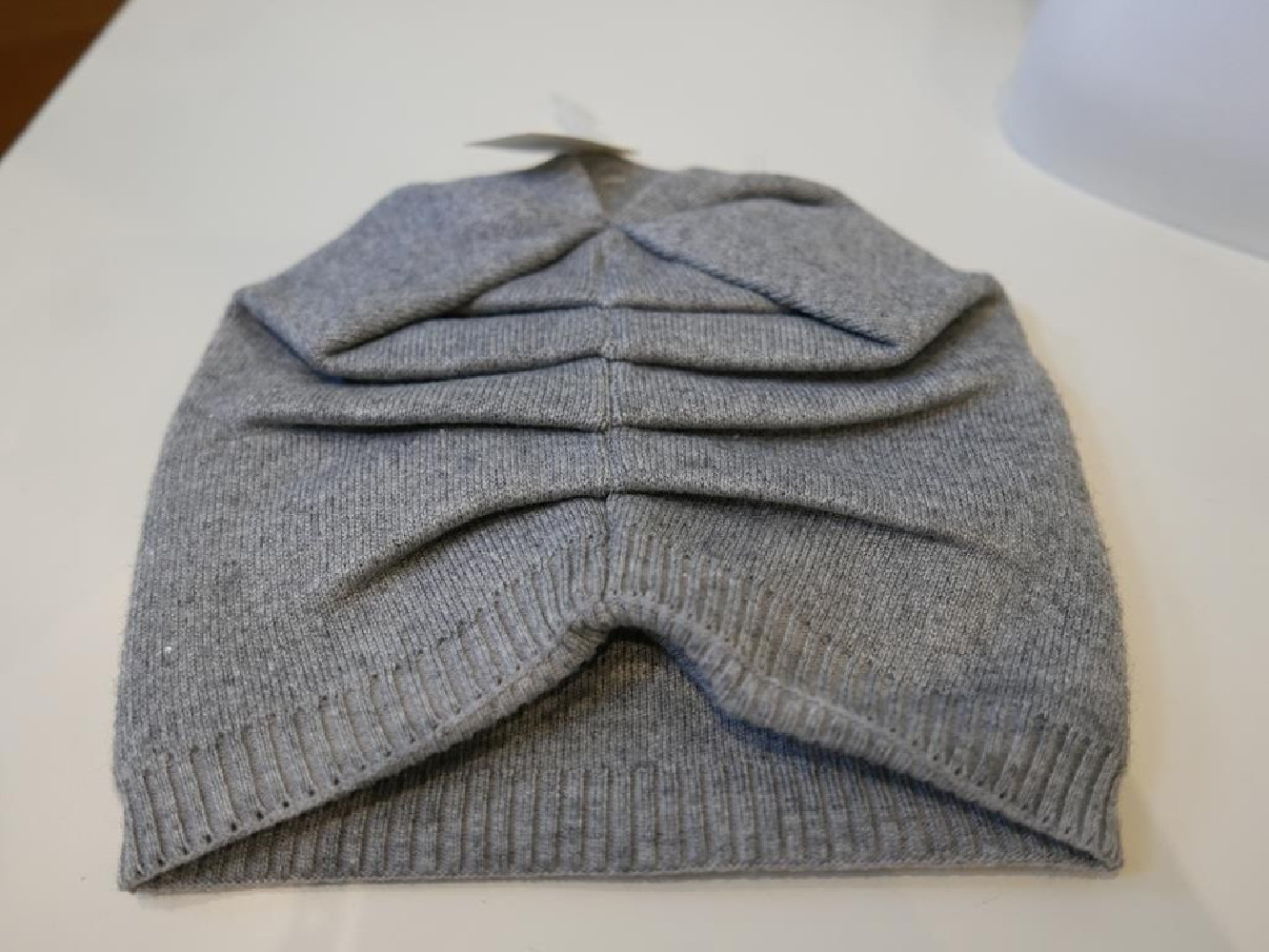 Szary melanż czapka z cyrkoniami akryl