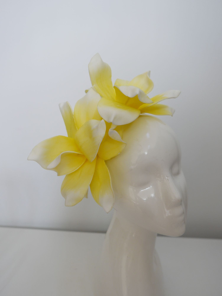 Kwiat fascynator na opasce