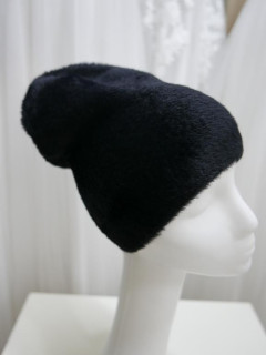 Czarna czapka z włosem kaszmirowym