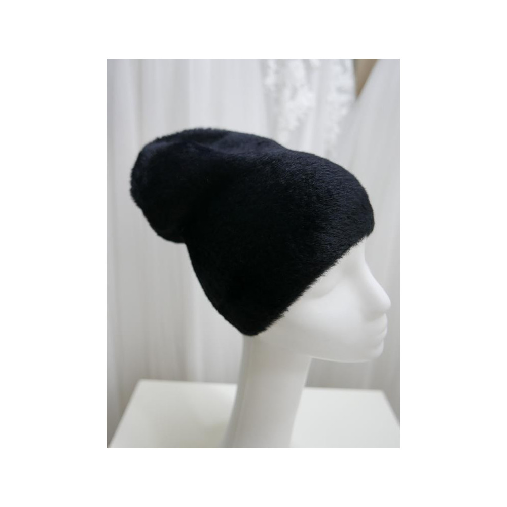 Czarna czapka z włosem kaszmirowym