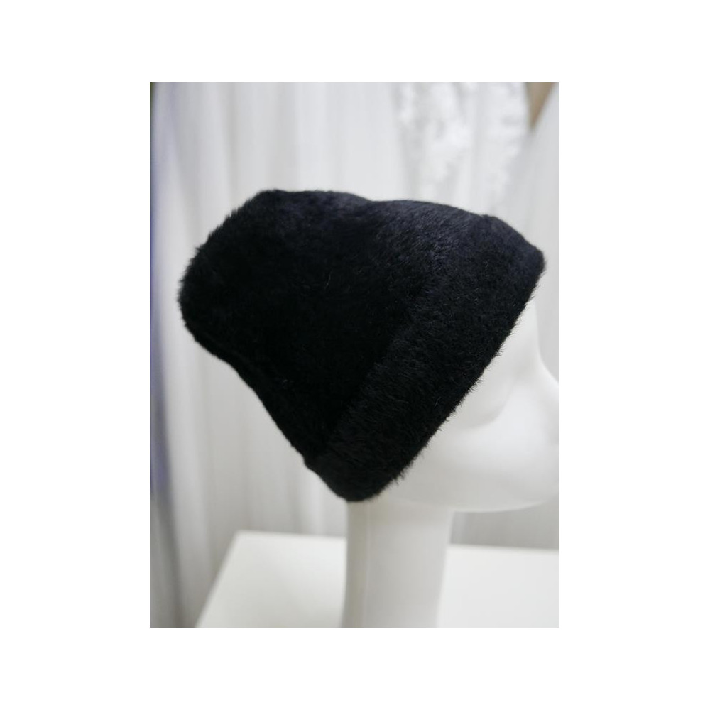 Czarna czapka z włosem kaszmirowym