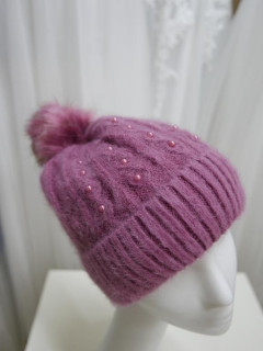 Różowy wrzos czapka z pomponem sztuczne futro.