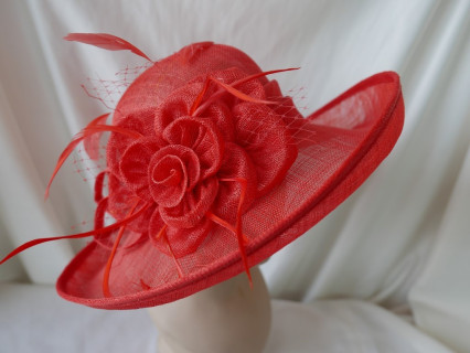 Rebeka czerwony kapelusz sinamay 53-56 cm
