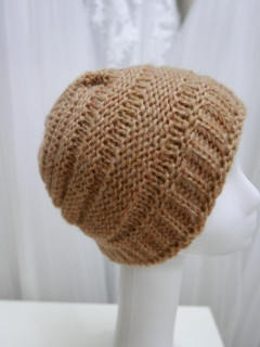 Beżowa czapka wełniana