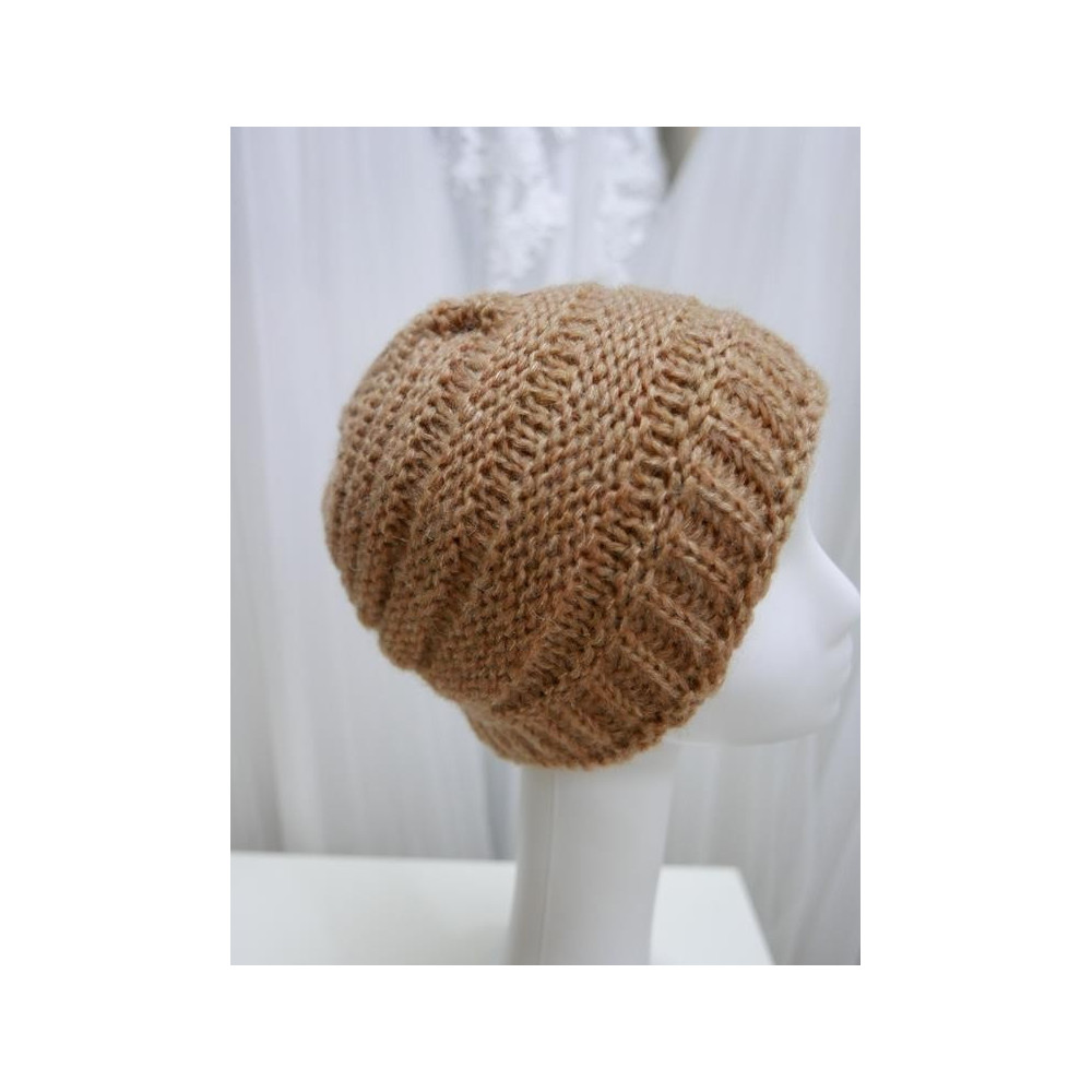 Beżowa czapka wełniana