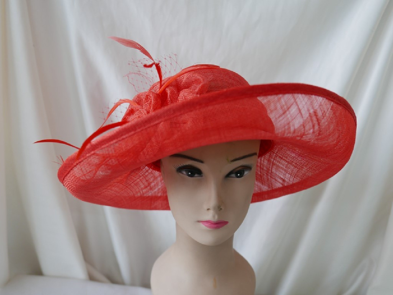 Rebeka czerwony kapelusz sinamay 53-56 cm