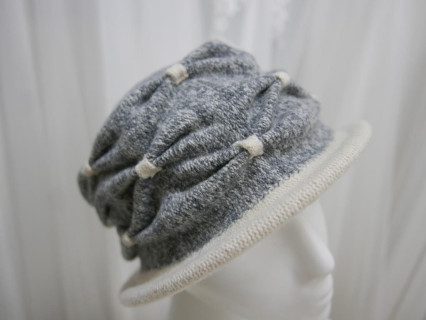 Szaro śmietankowy kapelusz dzianina wełniana 56-59 cm