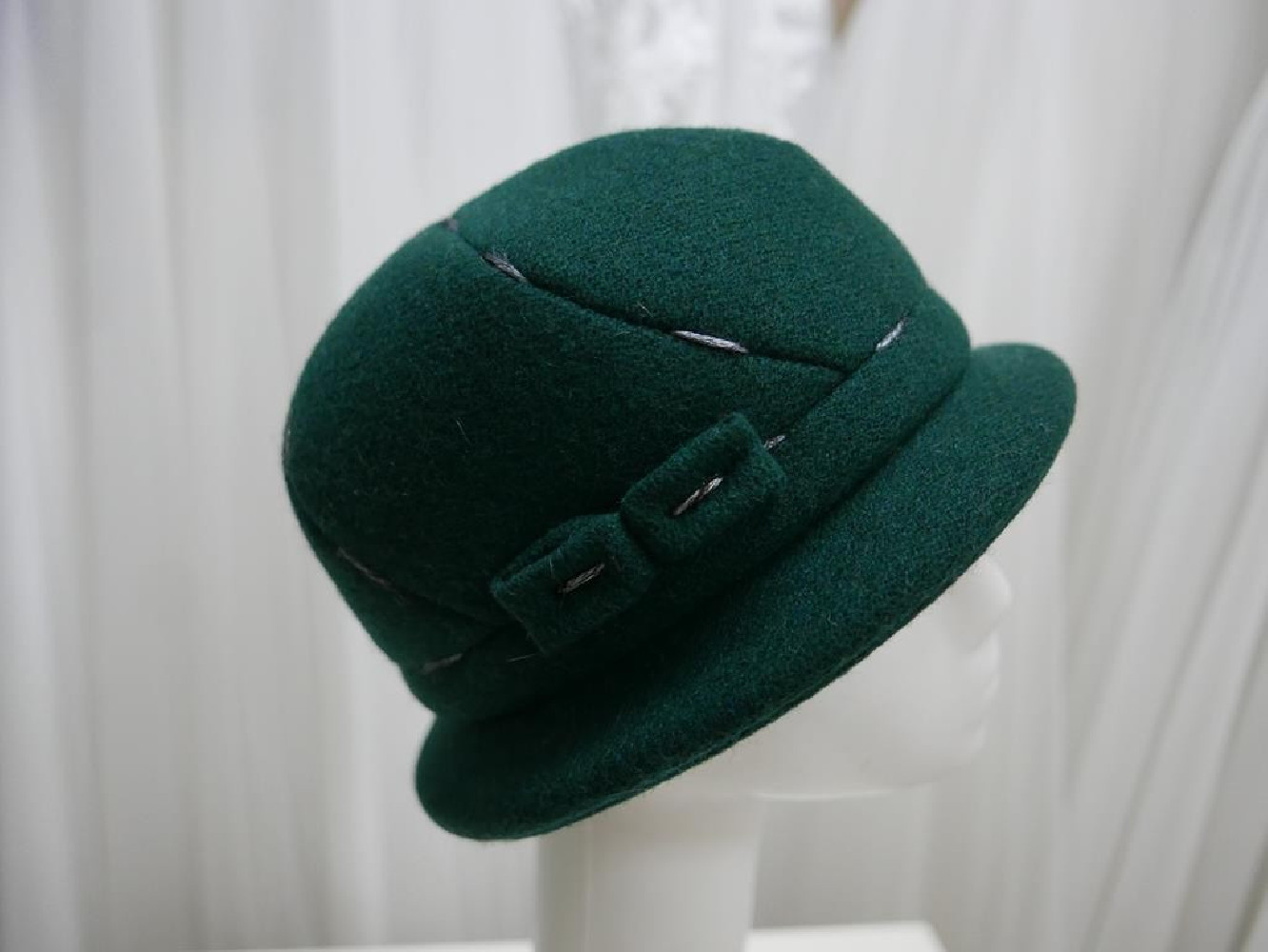 Zielony kapelusz tkanina do 56 cm- regulowany