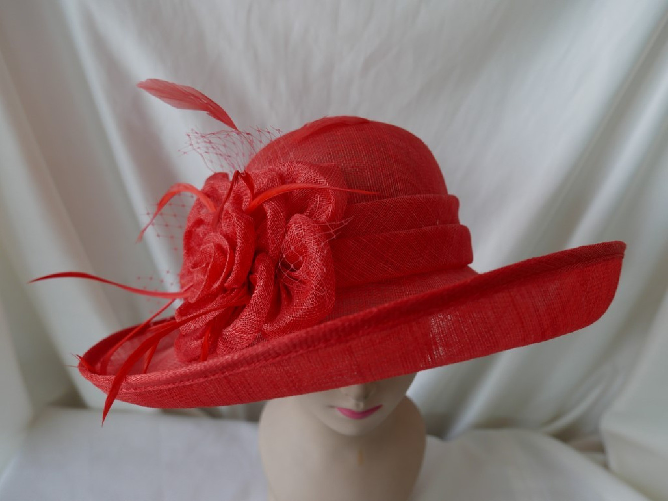 Rebeka czerwony kapelusz sinamay 53-56 cm