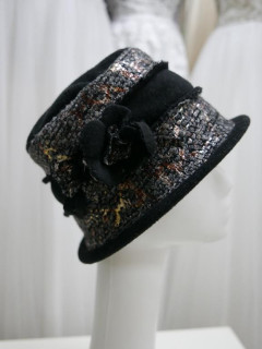 Czarny z błyskiem kapelusz  tkanina 55-57 cm