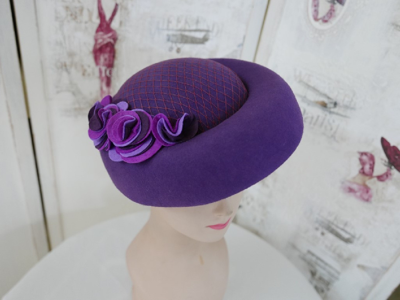 Cindy-fioletowy kapelusz toczek
