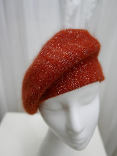 Rudy metalizowany beret na pasku angora