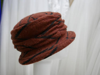 Rudy kapelusz  tkanina 56-57 cm