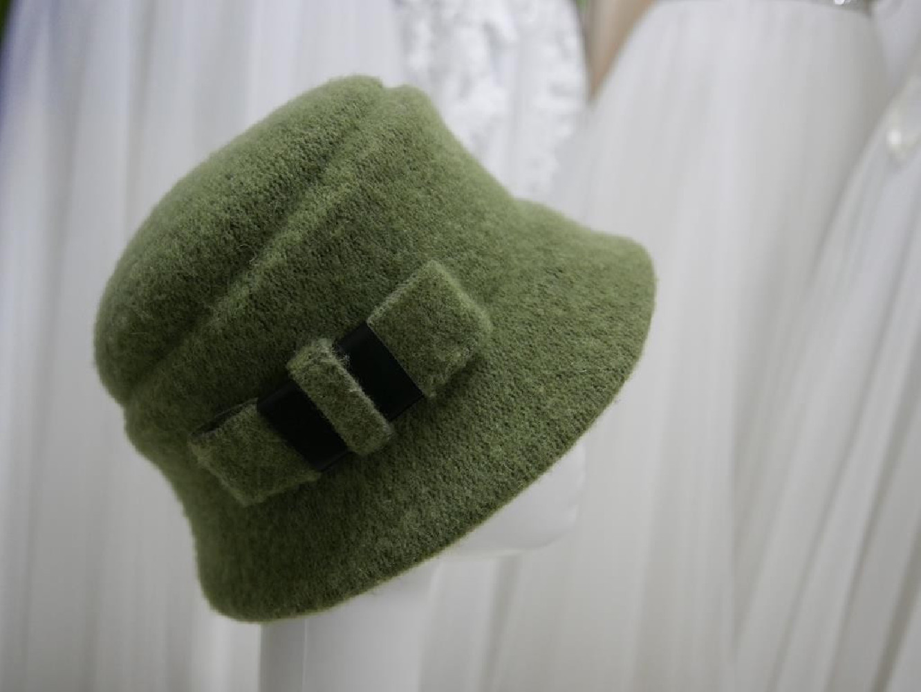 Oliwkowy kapelusz  modelowany 57-58 cm