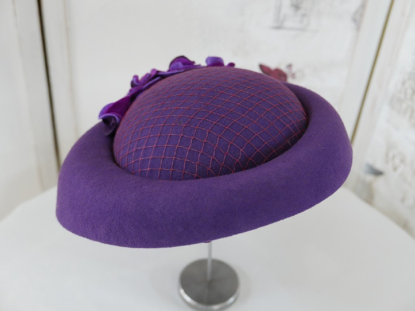 Cindy-fioletowy kapelusz toczek