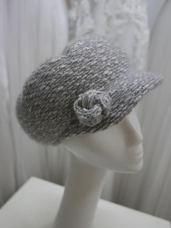 Szaro beżowy kaszkiet modelowany 55-57 cm