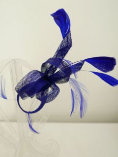 Royal blue stroik  z sinamay broszka, spinka. | Zuwika Design