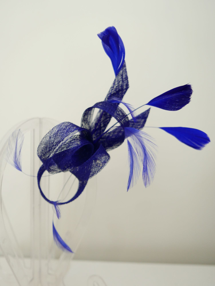 Royal blue stroik  z sinamay broszka, spinka. | Zuwika Design