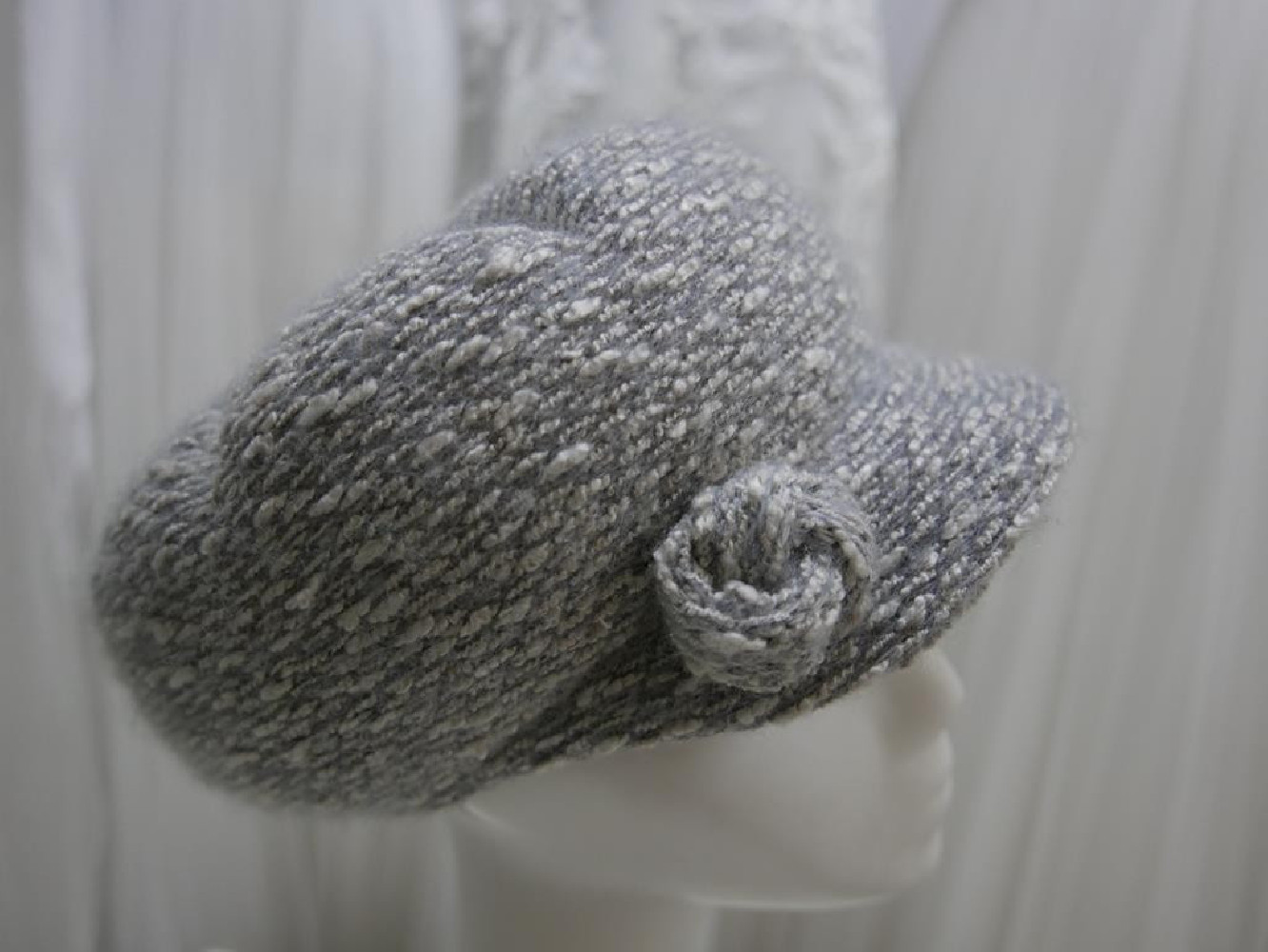 Szaro beżowy kaszkiet modelowany 55-57 cm