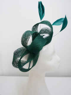 Zielony fascynator z  sinamay | Zuwika Design