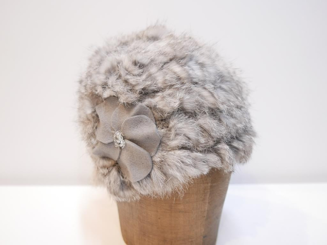 Szara czapka futro naturalne królicze i akryl 54-56 cm