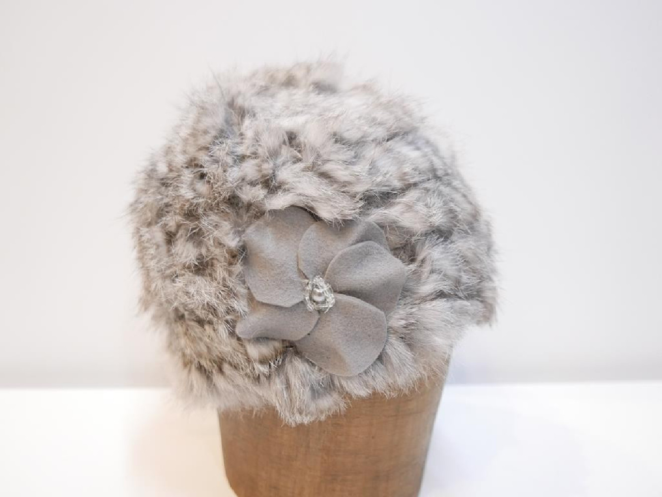 Szara czapka futro naturalne królicze i akryl 54-56 cm