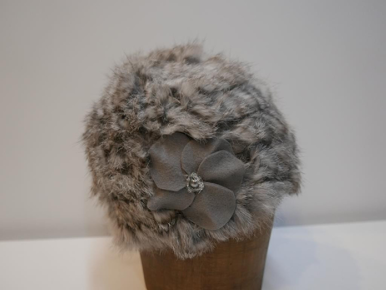 Szara czapka futro naturalne królicze i akryl 54-56 cm