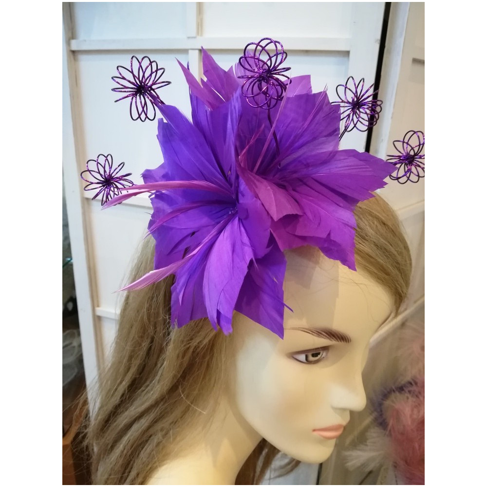 Fioletowe kwiaty z piór fascynator na przepasce