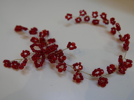 Czerwona gałązka z kryształów- stroik do włosów