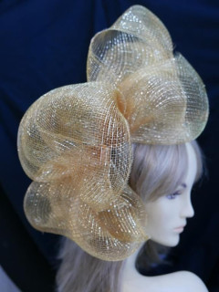 Złoty efektowny fascynator