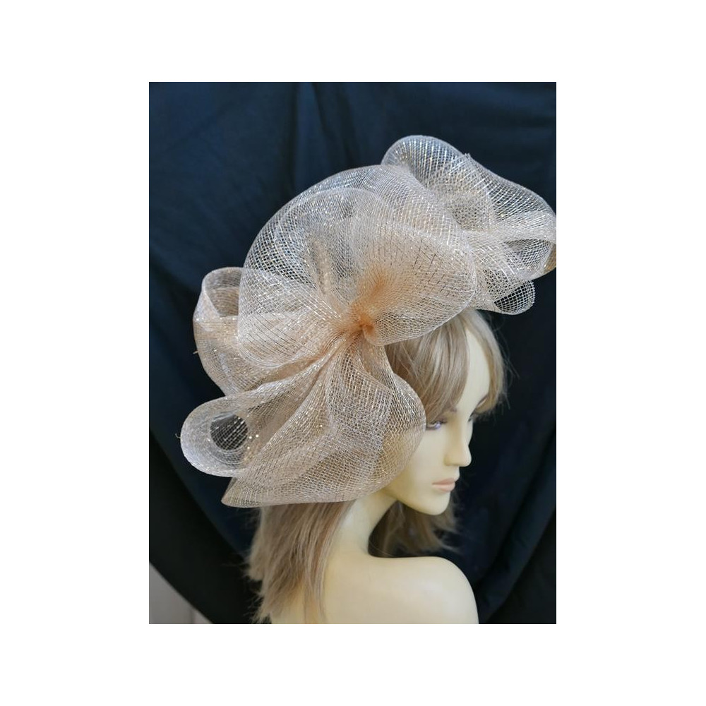 Brzoskwiniowo złoty efektowny fascynator