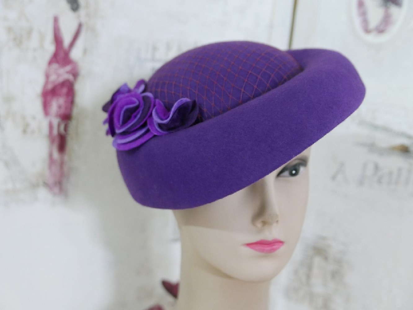 Cindy-fioletowy kapelusz toczek