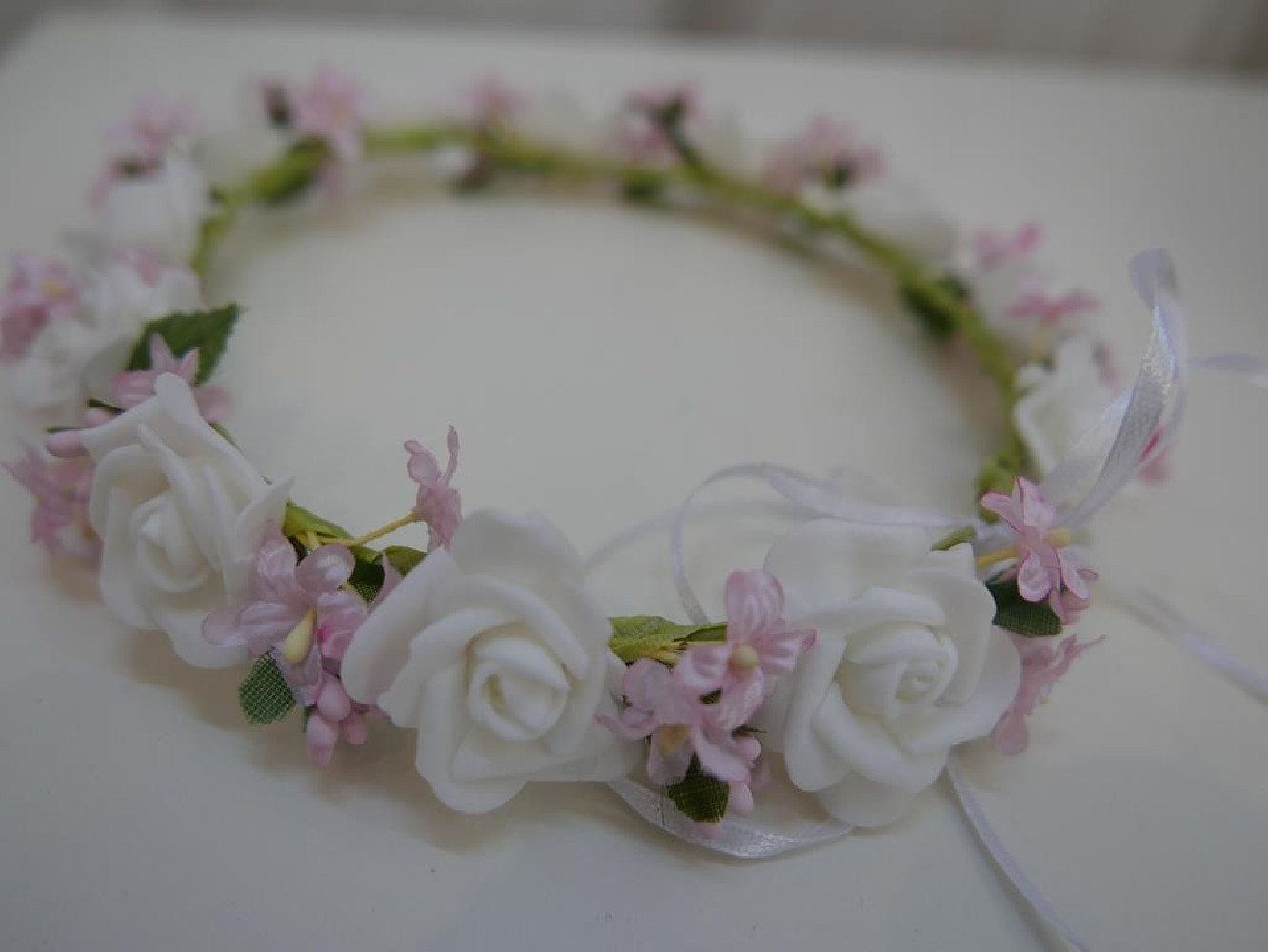 Biało różowy wianek do modelowania- plastyczny