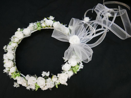 Biało zielony wianek komunijny z kokardą