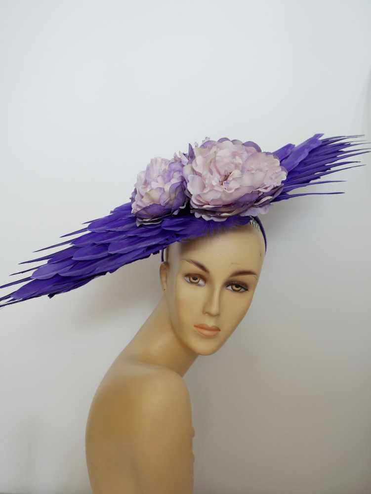 Fioletowe skrzydła z piór 65 cm Fascynator na opasce  | Zuwika Design