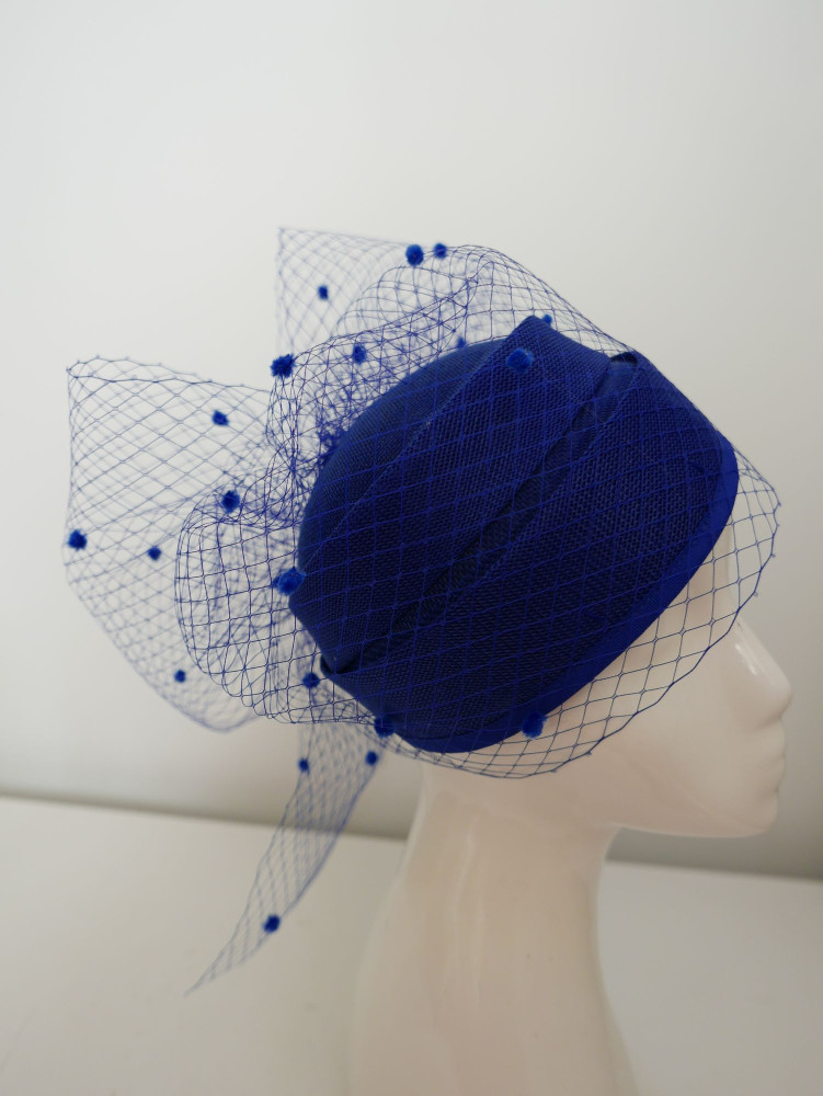 Letni toczek z woalką w kolorze royal blue | Zuwika Design