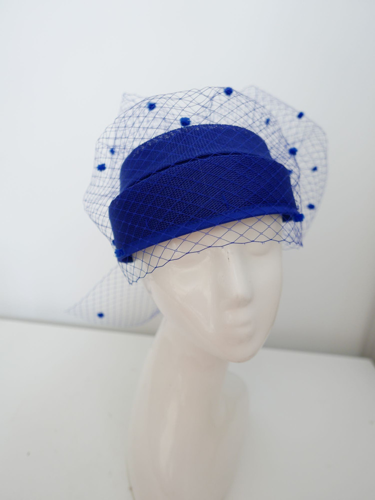 Letni toczek z woalką w kolorze royal blue | Zuwika Design
