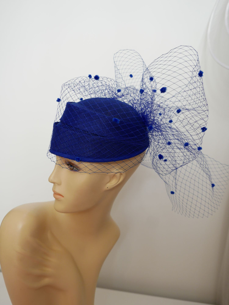 Letni toczek z woalką w kolorze royal blue | Zuwika Design