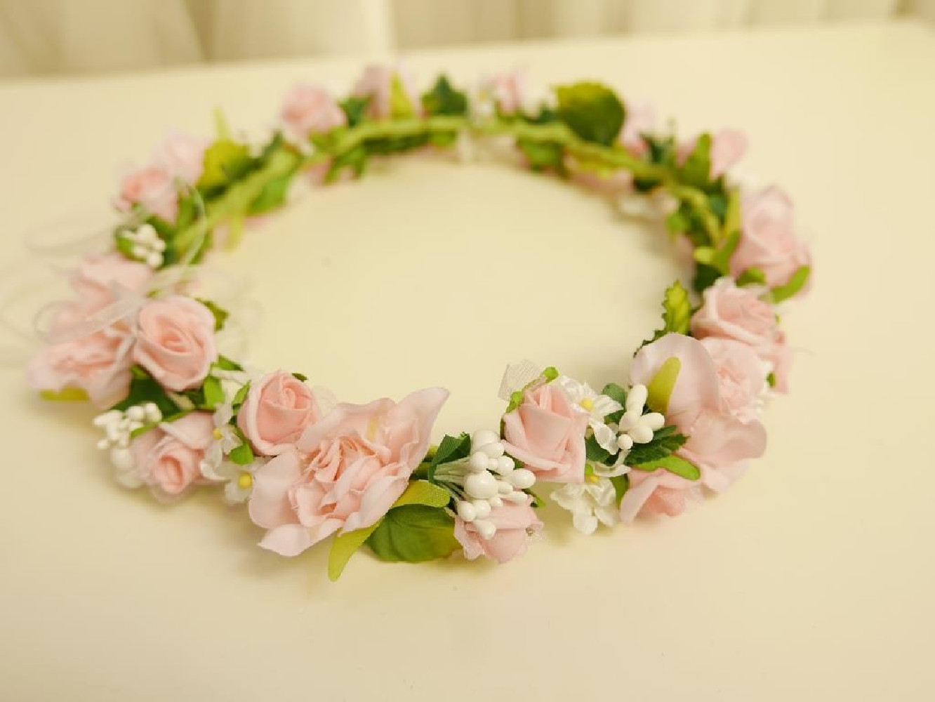 Biało różowy wianek do modelowania- plastyczny