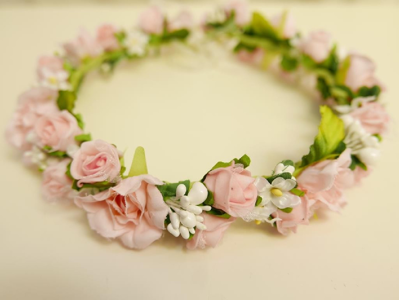 Biało różowy wianek do modelowania- plastyczny