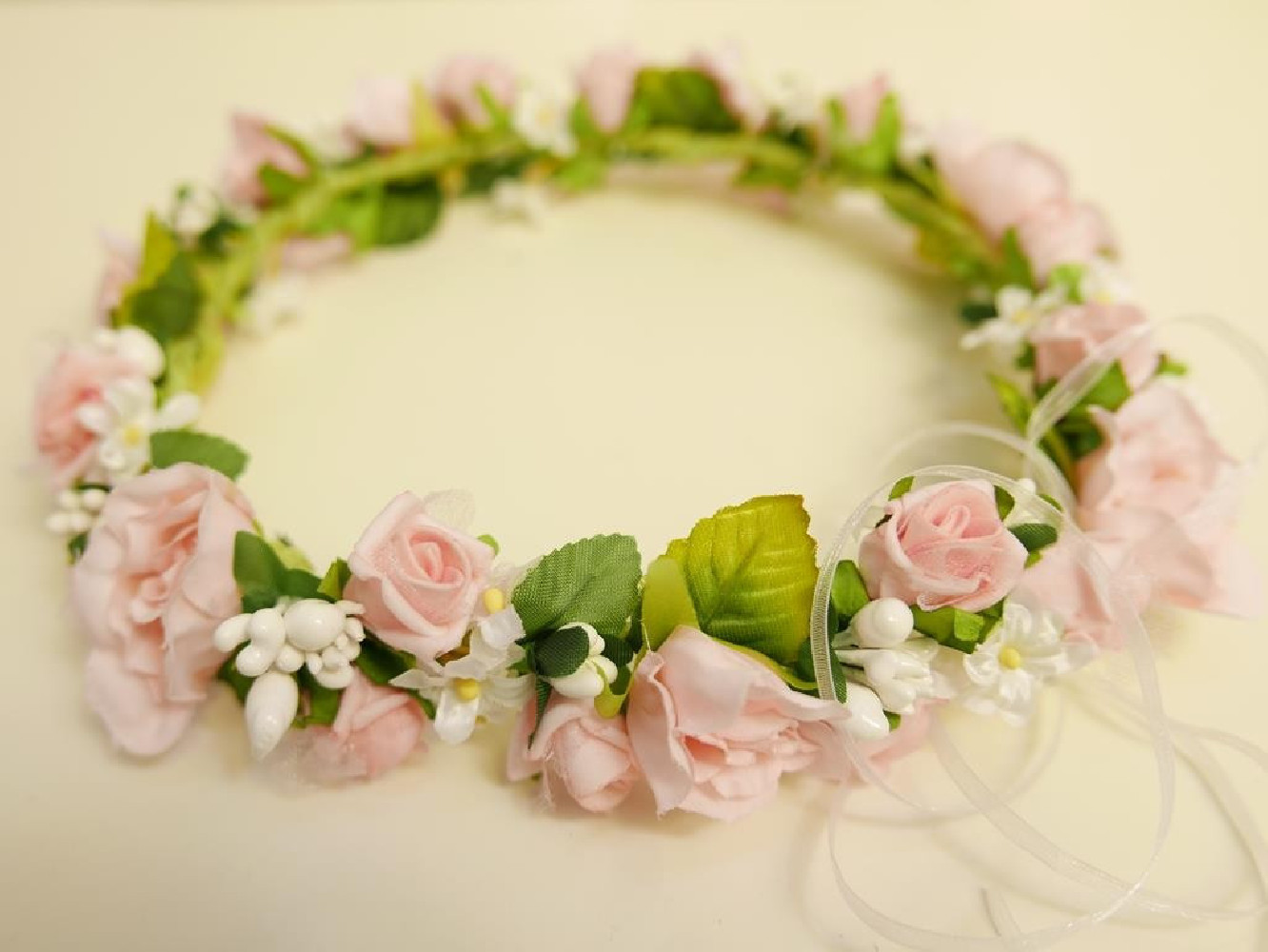 Biało różowy wianek do modelowania- plastyczny