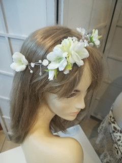 Biało - pistacjowy wianek girlanda, wężyk z kwiatów  90 cm