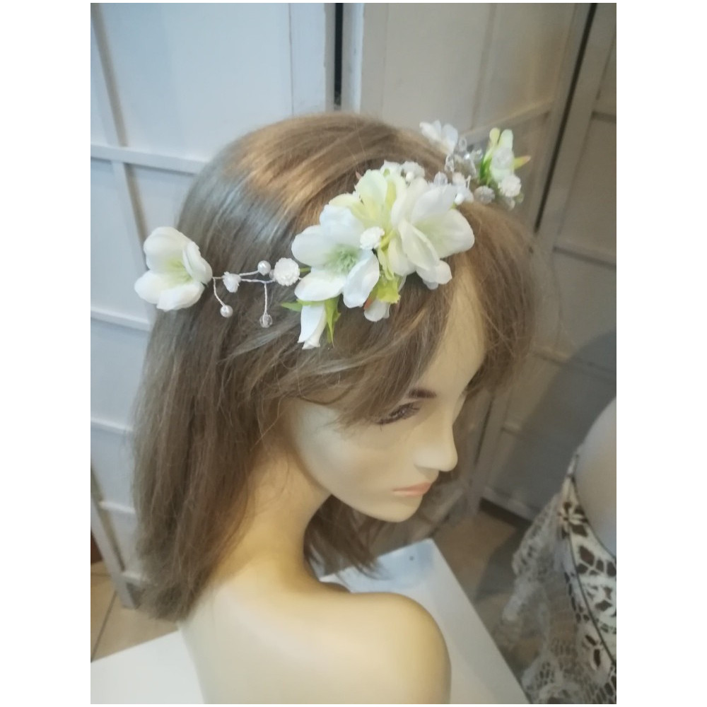 Biało - pistacjowy wianek girlanda, wężyk z kwiatów  90 cm