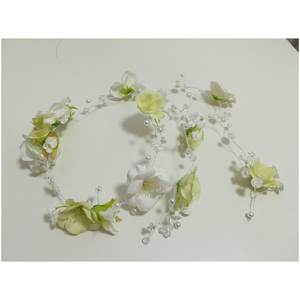 Biało - pistacjowy wianek girlanda, wężyk z kwiatów  90 cm