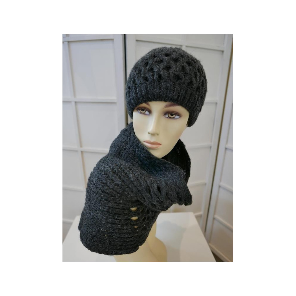 Stalowy komplet czapka i komin