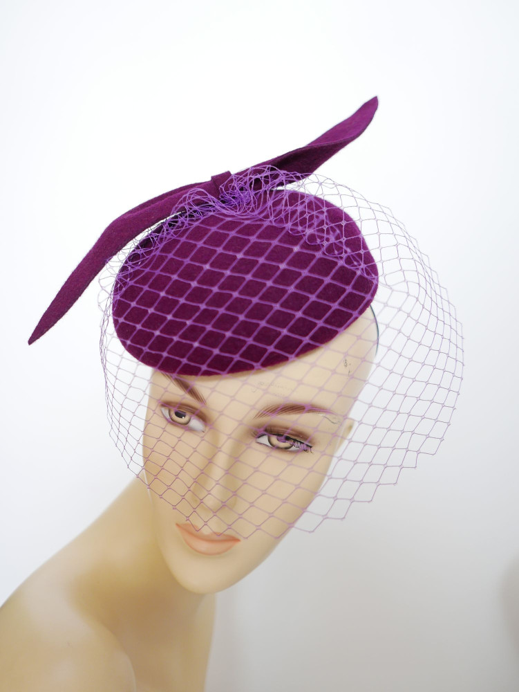 Magie- magenta mini toczek filcowy z woalką | Zuwika Design
